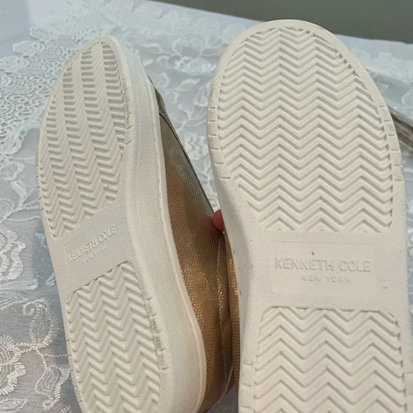 NEW Kenneth Cole Metallic Sneakers Kids - Picture 5 of 5